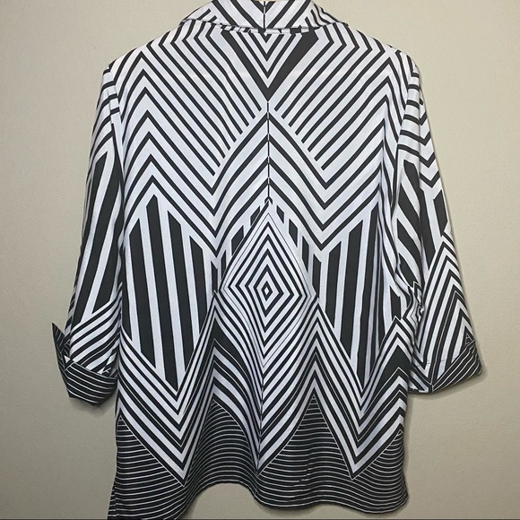Alfred Dunner Blouse Sz 14 Black White Geometric Sheer 3/4 Sleeve Button Front - Picture 2 of 7